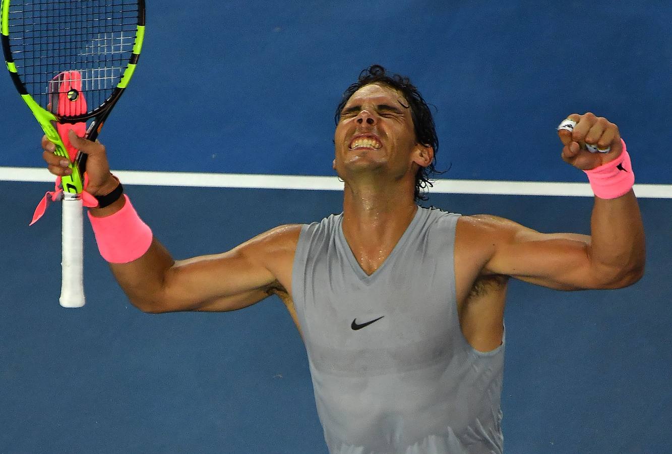 LAs mejores imágenes del partido de tercera ronda del Open de Australia entre Rafa Nadal y Damir Dzumhur.