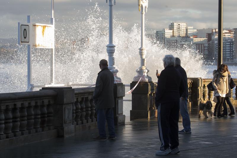La boya de Puertos del Estado fondeada frente a la bahía gijonesa registró una ola de 7,51 metros de altura