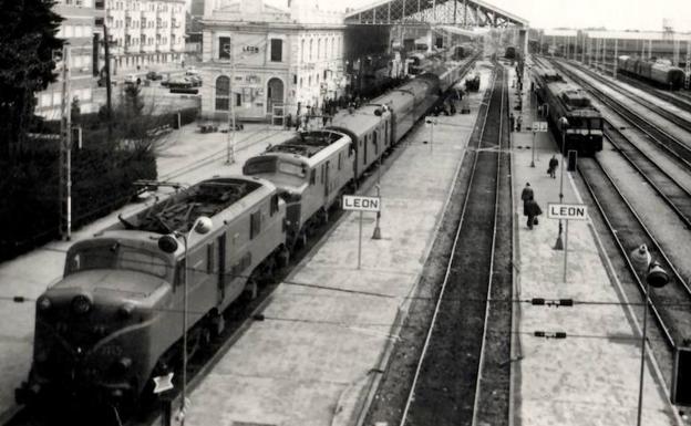 Omnibús a Gijón, en la estación de León, en 1979.