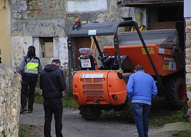 La casa de Berbes, acordonada. 