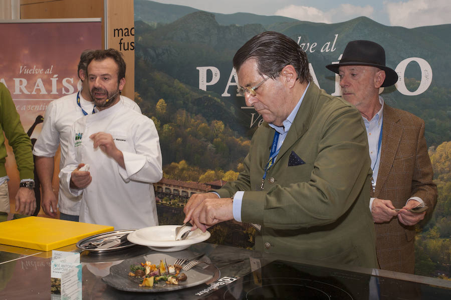 Nacho Manzano, Ricardo Sotres, José Antonio Campoviejo, Jaime Uz, Marcos Morán e Isaac Loya, seis cocineros con estrella Michelin de Asturias, se presentaron por parejas para preparar platos