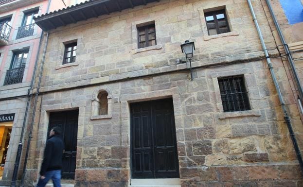 Un edificio de la calle Magdalena que Rosón señala como gravable. 