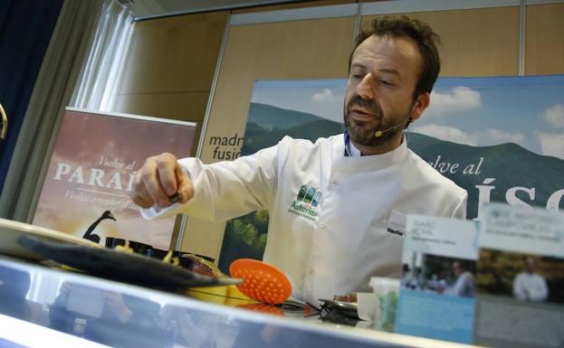 Nacho Manzano preparó gochu asturcelta con algas.