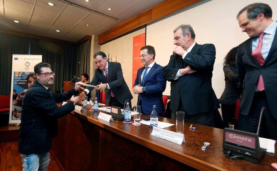 El acto, desarrollado en la Cámara de Comercio de Oviedo, ha estado presidido por el consejero de Educación, Genaro Alonso