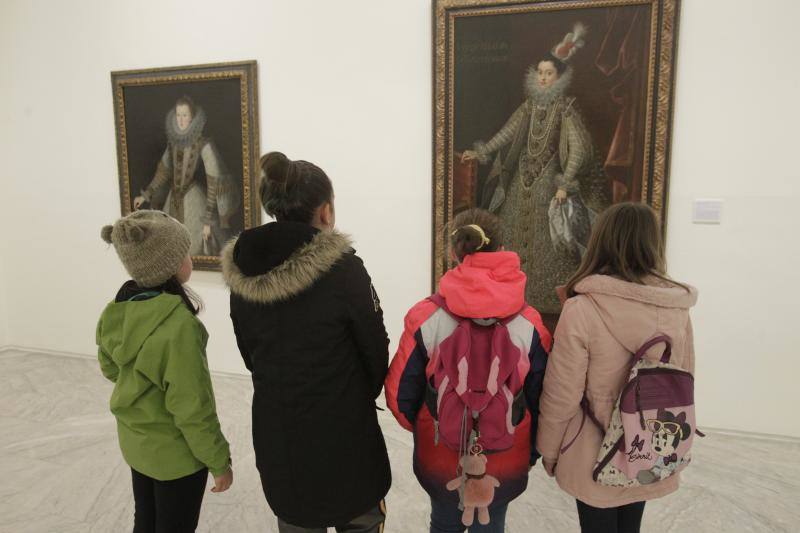 La exposición, que se encuentra en el Museo de Bellas Artes de Asturias, ofrece un recorrido por el arte español desde el siglo XV hasta finales de la pasada centuria 