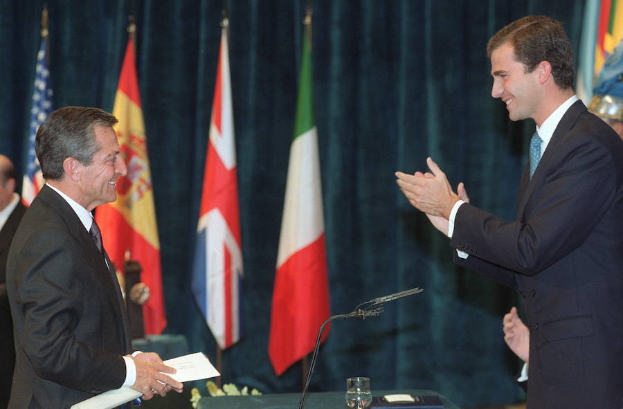 El Rey cumple 50 años en los que ha mantenido una estrecha relación con el Principado acrecentada por su matrimonio con doña Letizia