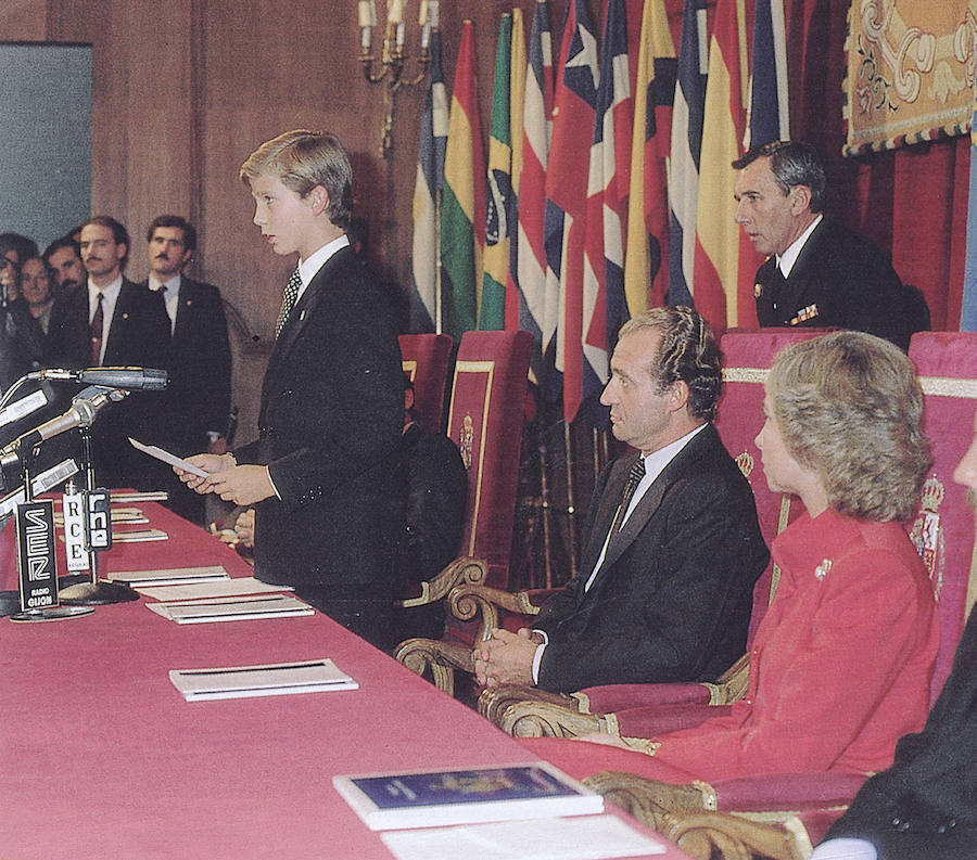 El Rey cumple 50 años en los que ha mantenido una estrecha relación con el Principado acrecentada por su matrimonio con doña Letizia