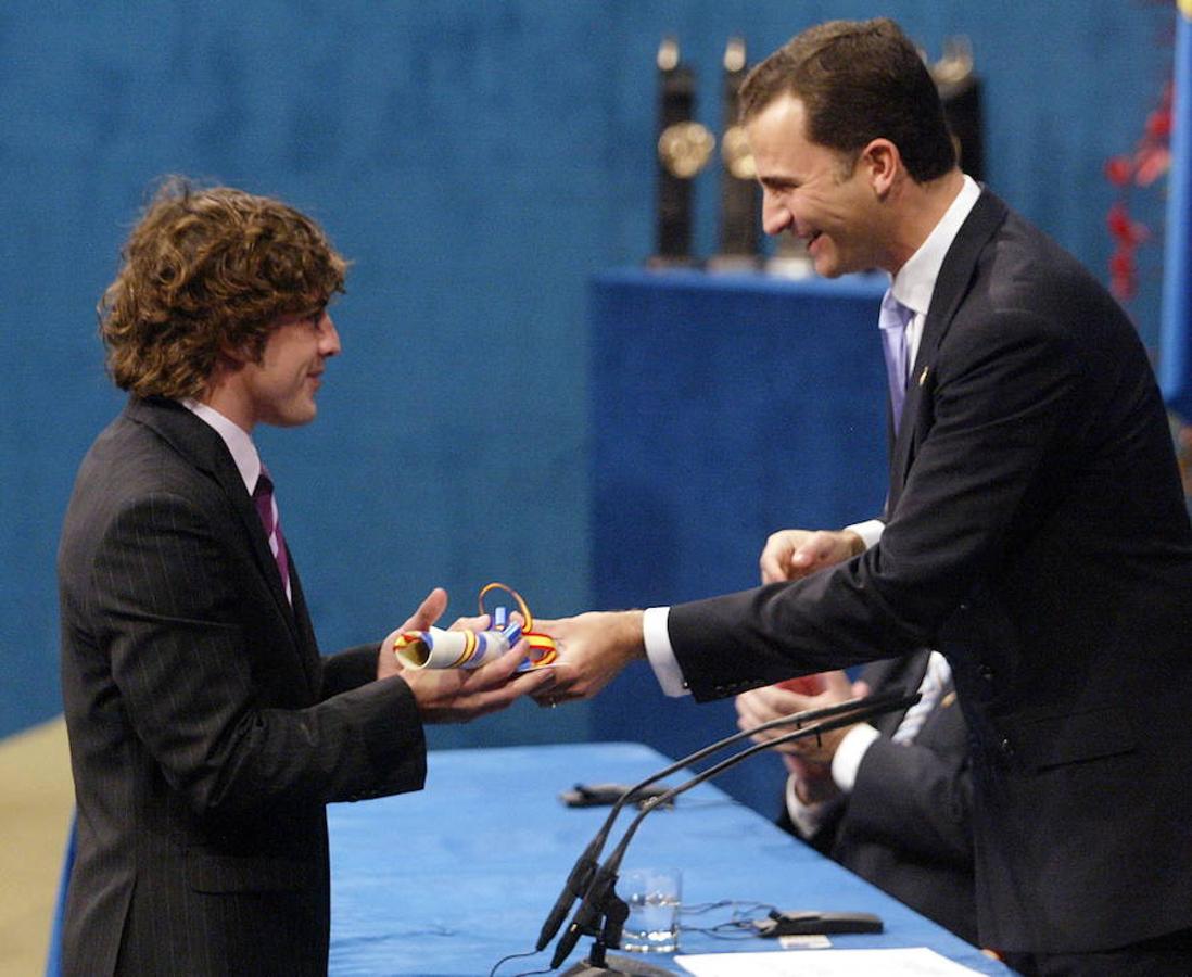 El Rey cumple 50 años en los que ha mantenido una estrecha relación con el Principado acrecentada por su matrimonio con doña Letizia