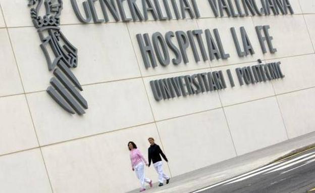 Hospital La Fe de Valencia, donde está ingresado el hombre atacado por los perros