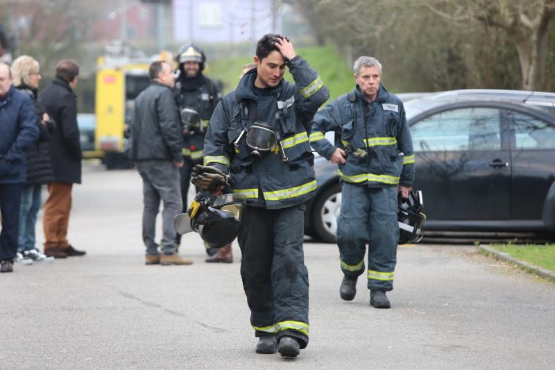El humo que salía de la sala de calderas del instituto de Corvera obligó a cerrar el centro educativo.
