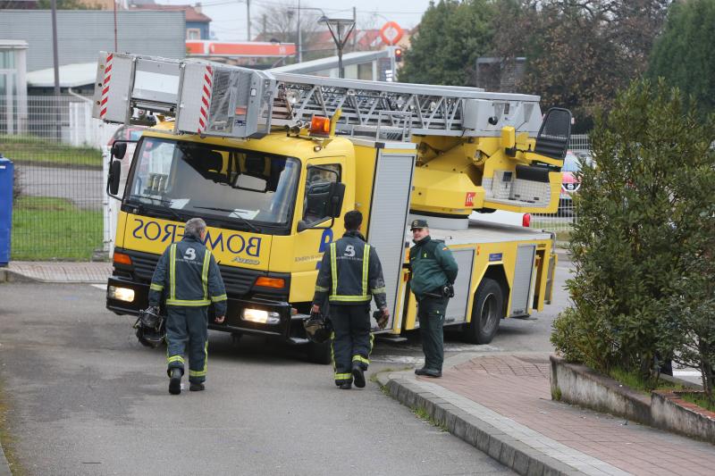 El humo que salía de la sala de calderas del instituto de Corvera obligó a cerrar el centro educativo.