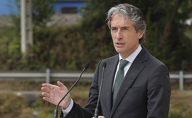 De la Serna asegura que está «todo preparado» para las nevadas pero pide «muchísima atención a lo que dice la DGT»