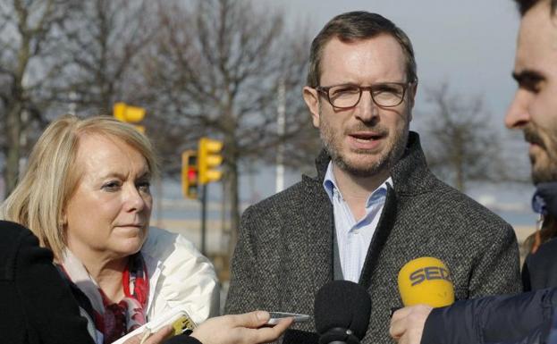 Javier Maroto y la presidenta del PP asturiano mantuvieron un encuentro con dirigentes y militantes del partido, ayer en Gijón.