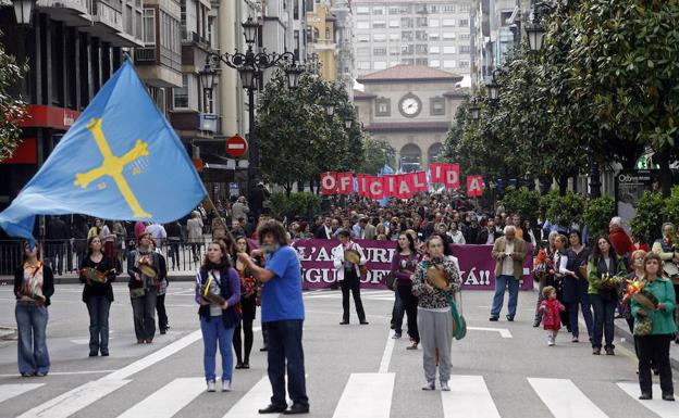 Podemos quiere negociar con Foro e IU un calendario para la oficialidad del asturiano 