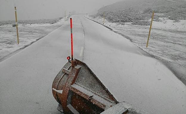 Labores de una quitanieves en Ibias.