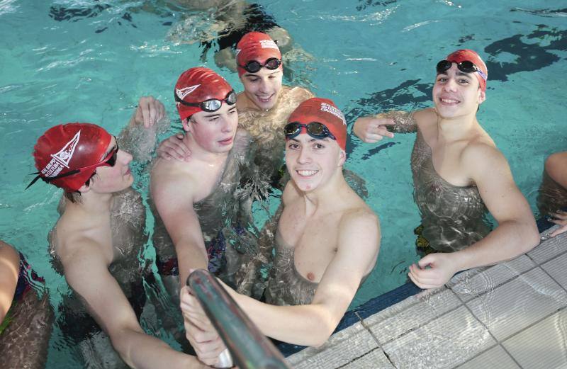 El Grupo Covadonga se suma a la campaña '1.000 kilómetros nadando contra el cáncer' que convoca la Real Federación Española de Natación en colaboración con la Asociación Española contra el cáncer. Se trta de nadar y donar un euro por cada 100 metro nadados.