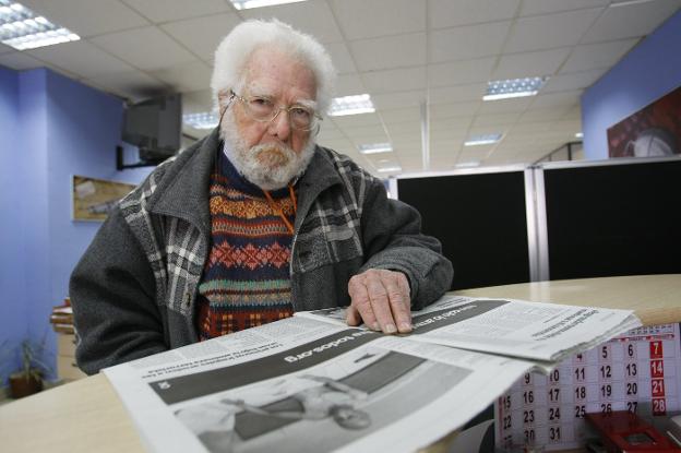 Mario A. Tagle y Babé, en una imagen de archivo tomada en la Redacción de LA VOZ DE AVILÉS. 