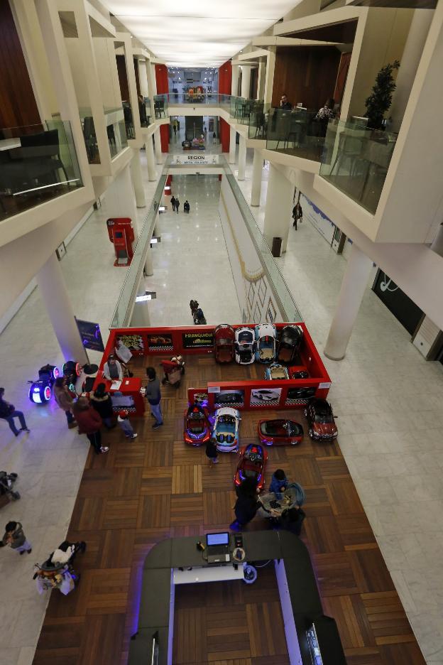 El interior del centro comercial Modoo. 