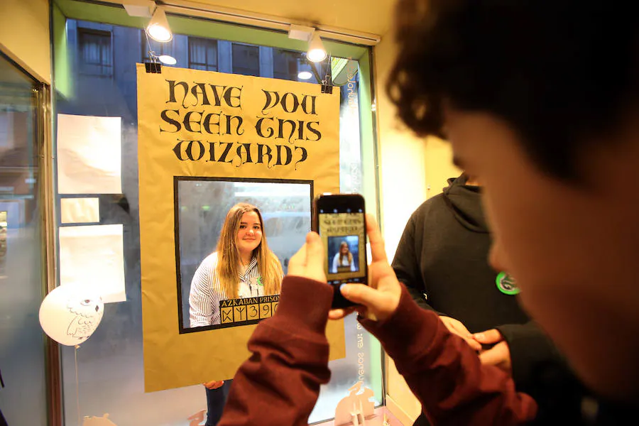 La librería Búho Lector de la capital asturiana celebró una tarde llena de detalles para que los niños pudiesen adentrarse en el mundo creado por creado por J. K. Rowling