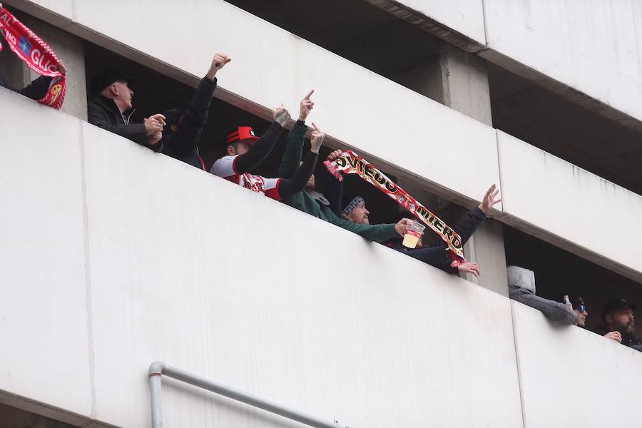 Las aficiones del Oviedo y del Sporting, a las puertas del Carlos Tariere