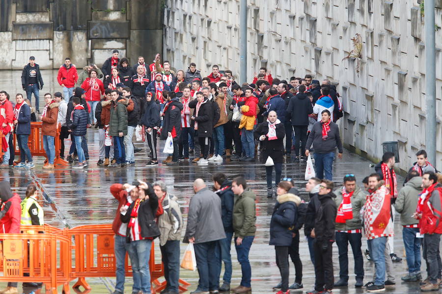 Las aficiones del Oviedo y del Sporting, a las puertas del Carlos Tariere