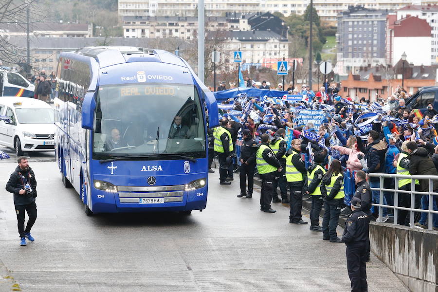 Las aficiones del Oviedo y del Sporting, a las puertas del Carlos Tariere