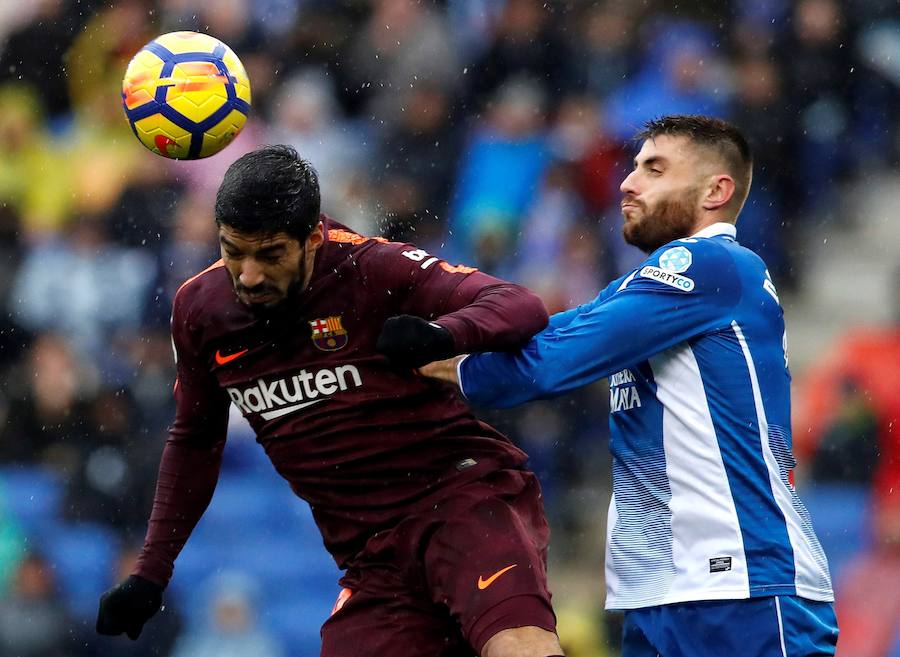 Espanyol y Barcelona empataron en un derbi de alta tensión (1-1). El cuadro blanquiazul se adelantó por medio de Gerard Moreno pero Gerard Piqué puso el empate de cabeza.