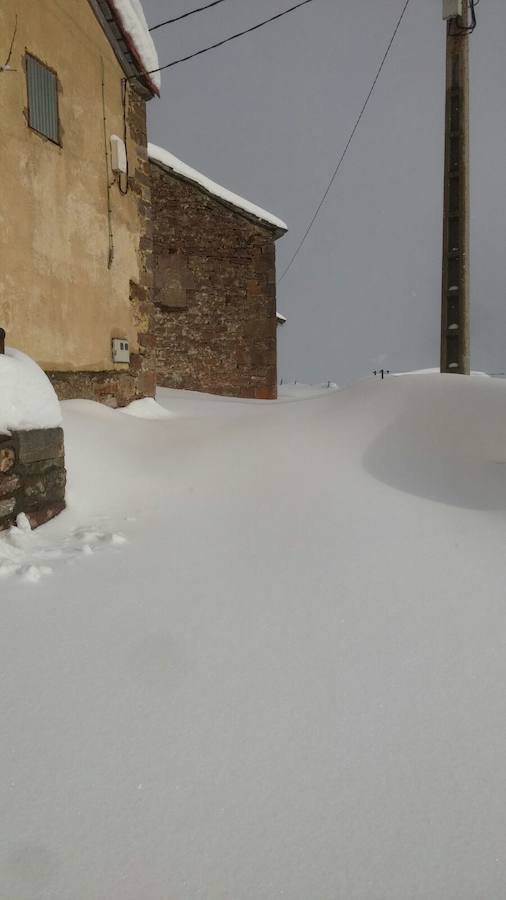 Impresionante nevada en el Occidente de Asturias