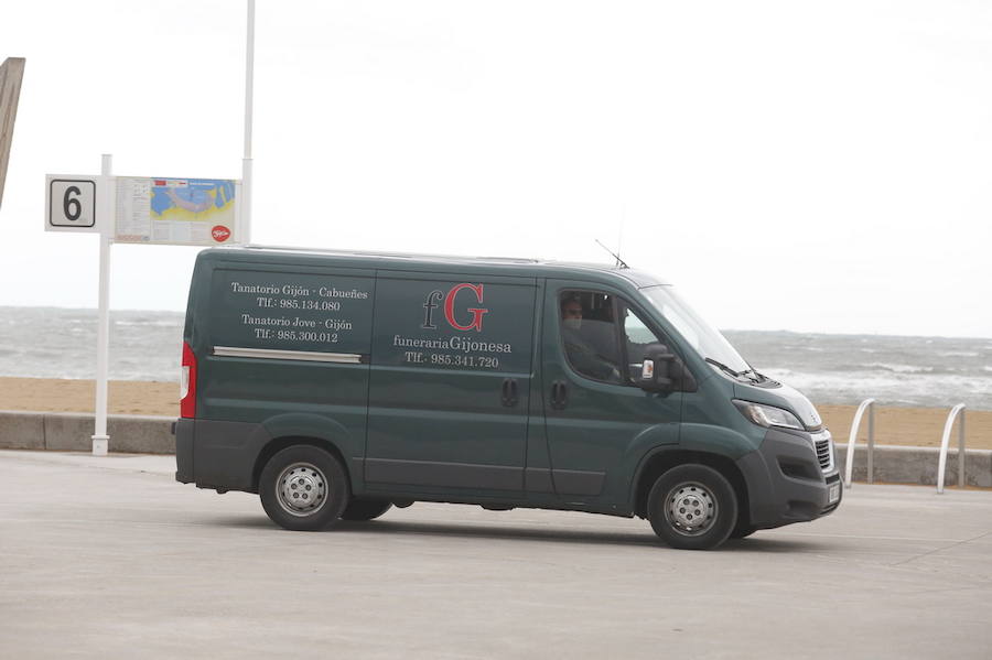 Hallan el cadáver de una mujer en la playa de Poniente
