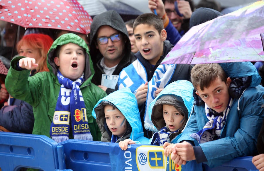 Las aficiones del Oviedo y del Sporting, a las puertas del Carlos Tariere