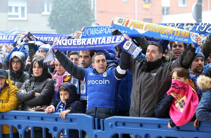 Las aficiones del Oviedo y del Sporting, a las puertas del Carlos Tariere