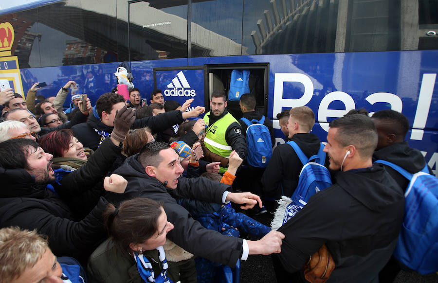 Las aficiones del Oviedo y del Sporting, a las puertas del Carlos Tariere