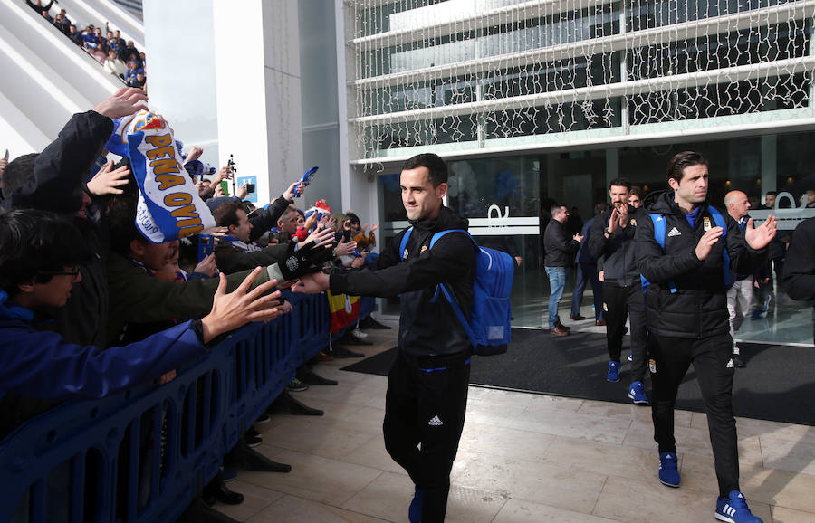 Las aficiones del Oviedo y del Sporting, a las puertas del Carlos Tariere