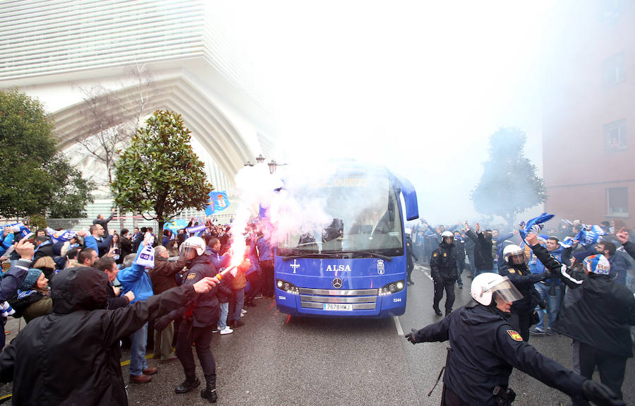 Las aficiones del Oviedo y del Sporting, a las puertas del Carlos Tariere