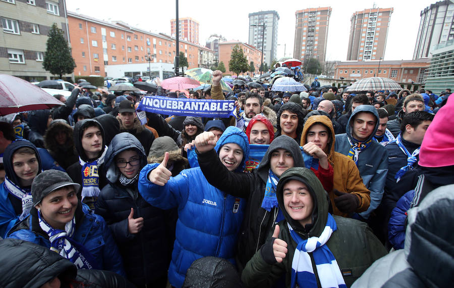 Las aficiones del Oviedo y del Sporting, a las puertas del Carlos Tariere