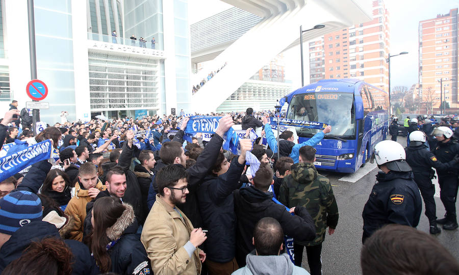 Las aficiones del Oviedo y del Sporting, a las puertas del Carlos Tariere