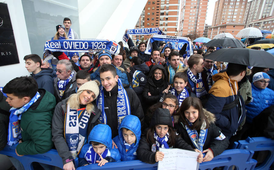 Las aficiones del Oviedo y del Sporting, a las puertas del Carlos Tariere