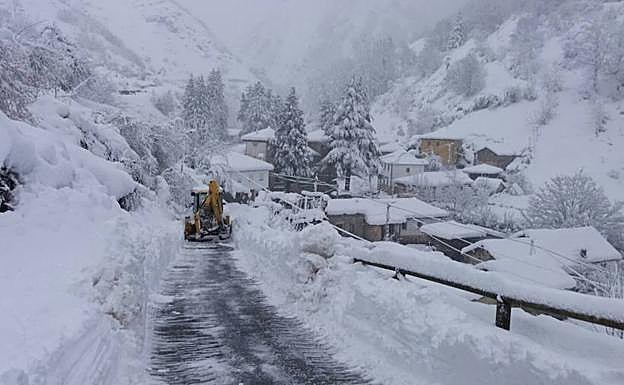 Cuatro de cada diez alumnos asturianos se quedan sin ir a clase por las nevadas