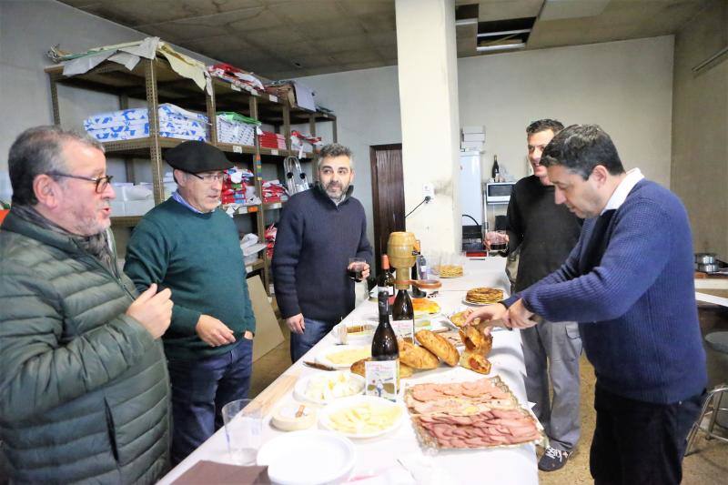 Intensa jornada en Pola de Siero, que amaneció con olor a bollu y disfraces para los más pequeños