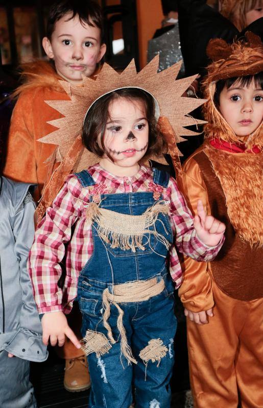 Varios colegios de Gijón han disfrutado hoy de la gran fiesta de Carnaval, entre ellos, la Escuela Infantil San Eutiquio y el centro Gloria Fuertes.