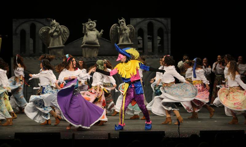 Cruzaos de Ceares, Los tardones, Folixa pa toos, Perdíos de los nervios y Los acoplaos han sido los encargados de estrenar el concurso.