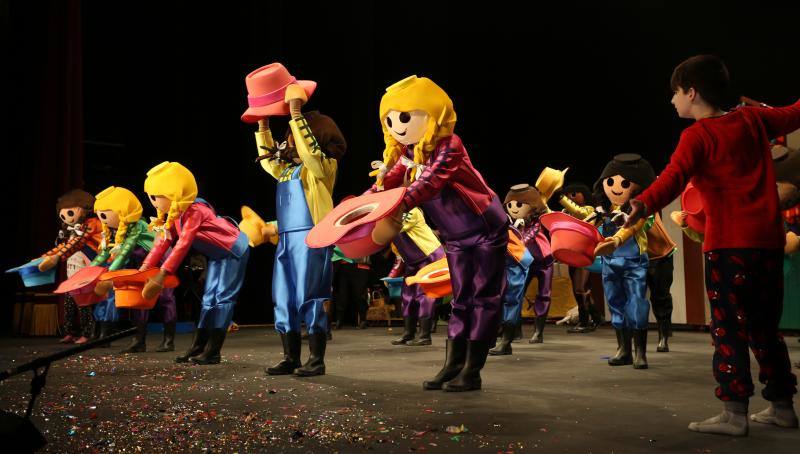 Cruzaos de Ceares, Los tardones, Folixa pa toos, Perdíos de los nervios y Los acoplaos han sido los encargados de estrenar el concurso.