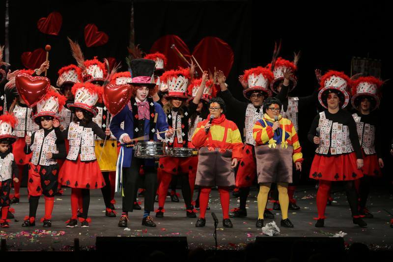 Cruzaos de Ceares, Los tardones, Folixa pa toos, Perdíos de los nervios y Los acoplaos han sido los encargados de estrenar el concurso.