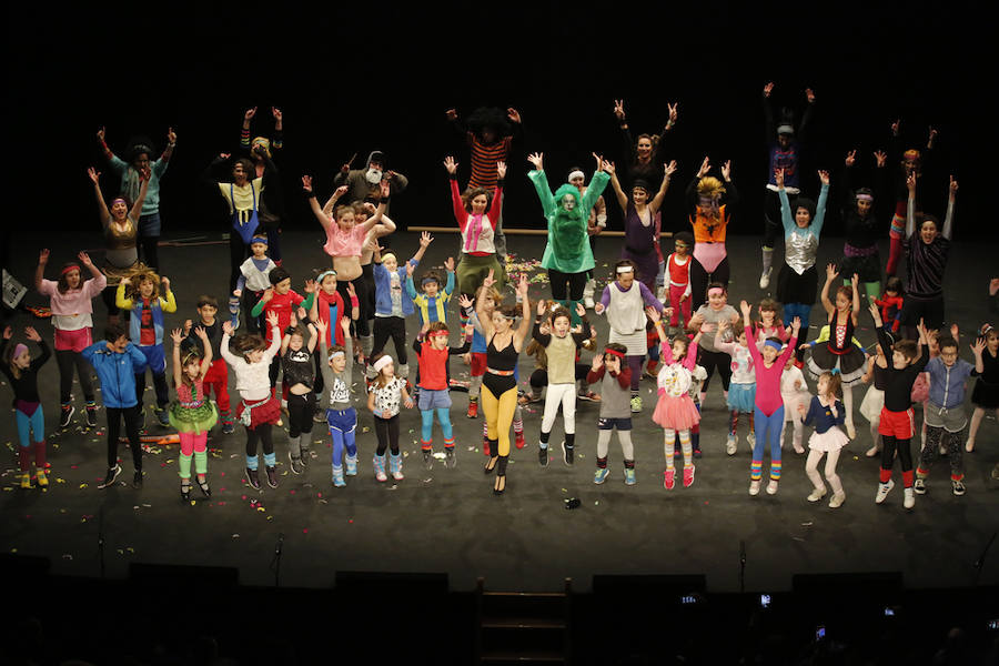 Los más pequeños de la casa ponen su originalidad y desparpajo sobre el escenario del Teatro Jovellanos un año más