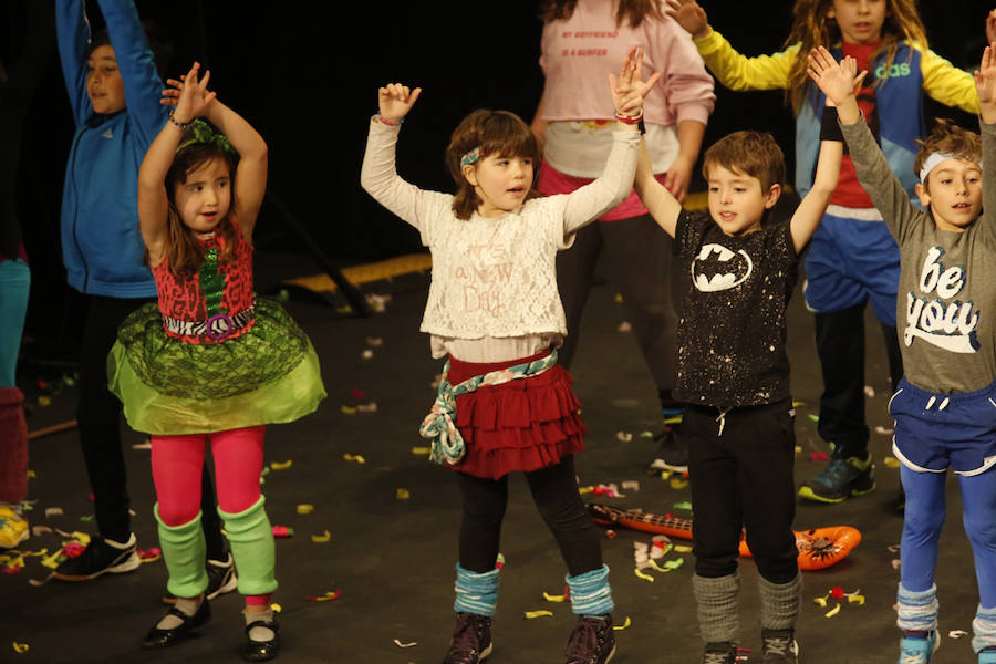 Los más pequeños de la casa ponen su originalidad y desparpajo sobre el escenario del Teatro Jovellanos un año más