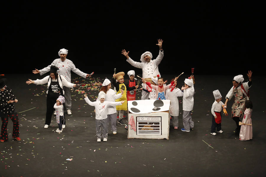 Los más pequeños de la casa ponen su originalidad y desparpajo sobre el escenario del Teatro Jovellanos un año más