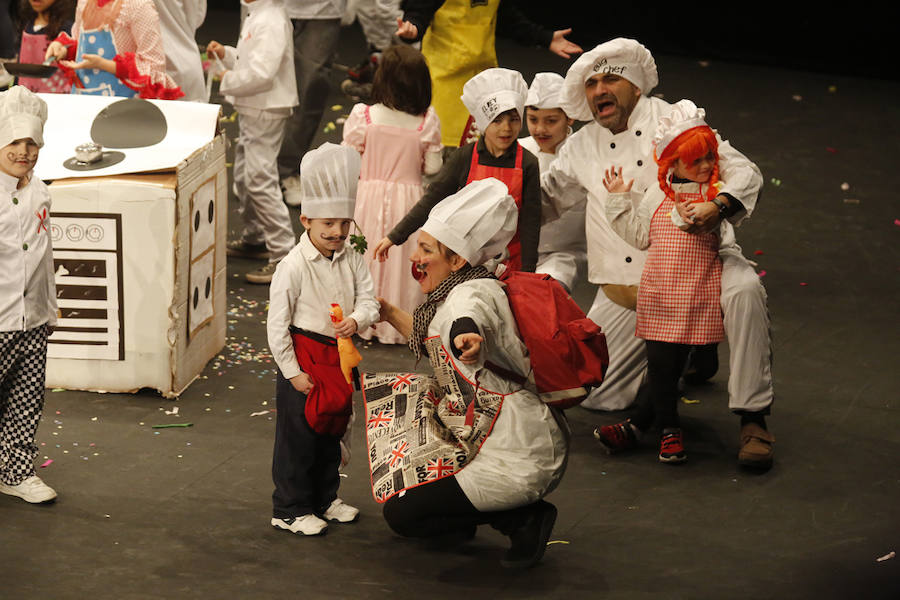 Los más pequeños de la casa ponen su originalidad y desparpajo sobre el escenario del Teatro Jovellanos un año más