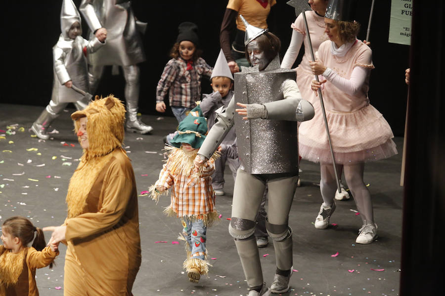 Los más pequeños de la casa ponen su originalidad y desparpajo sobre el escenario del Teatro Jovellanos un año más