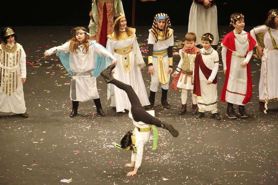 Los más pequeños de la casa ponen su originalidad y desparpajo sobre el escenario del Teatro Jovellanos un año más