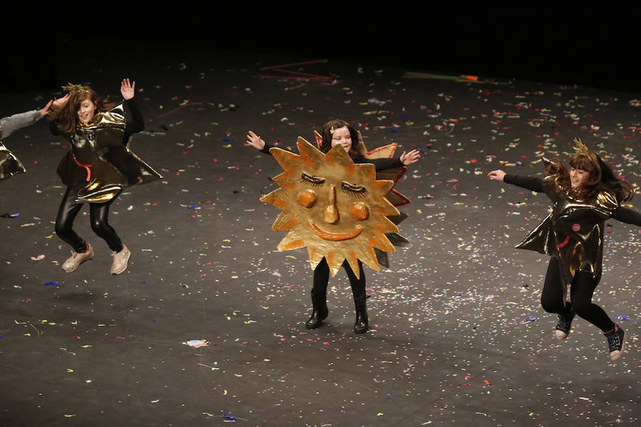 Los más pequeños de la casa ponen su originalidad y desparpajo sobre el escenario del Teatro Jovellanos un año más